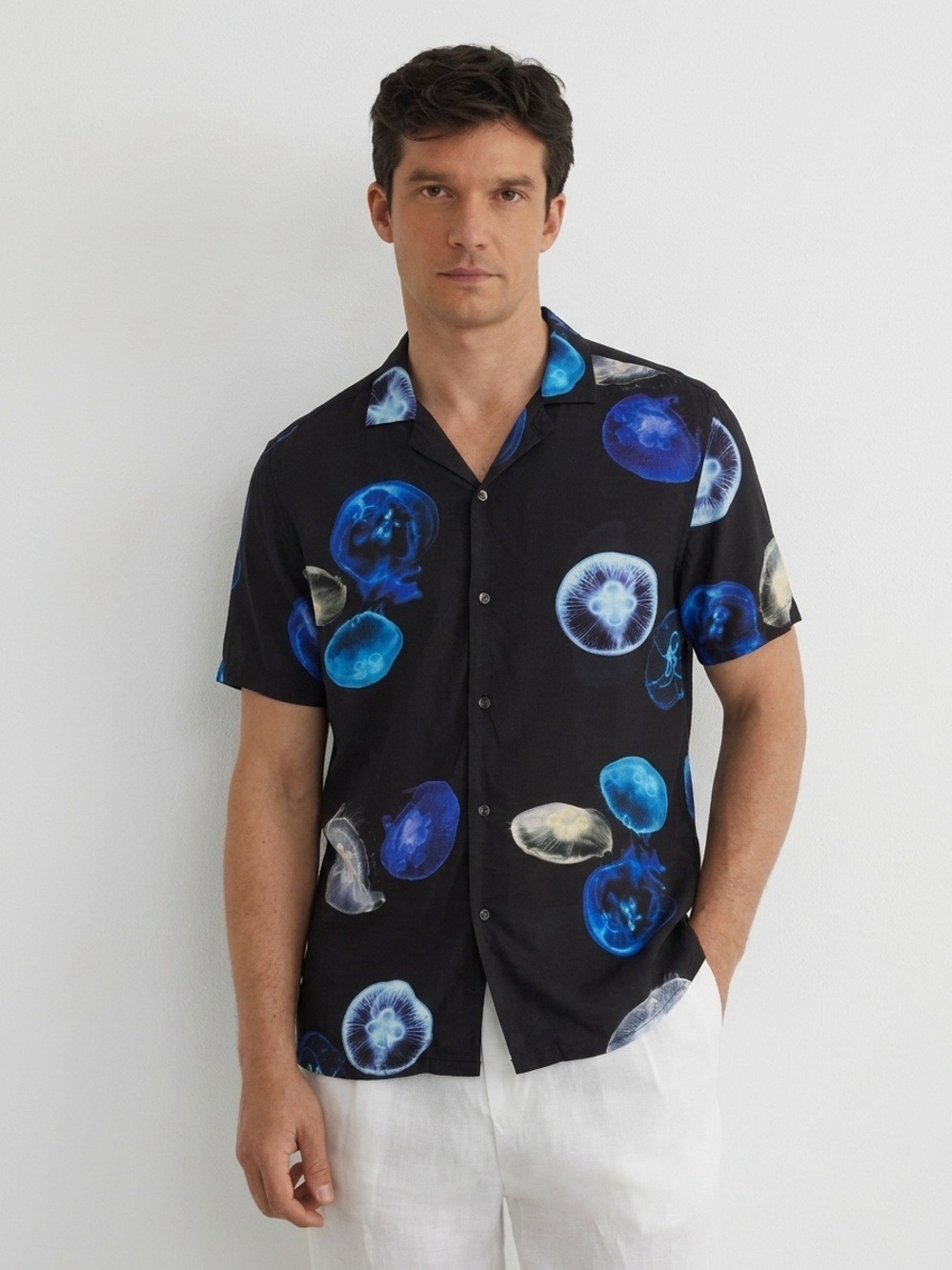 REISS Men’s Short Sleeve Jellyfish Print Gleam Cuban Shirt, Black & Blue, Medium